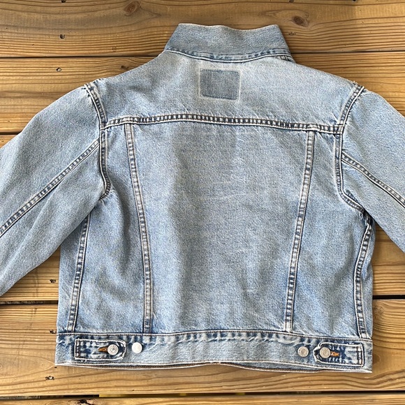 Vintage Levi’s Women’s 4 Pockets Faded Trucker Jean Jacket - Picture 12 of 15